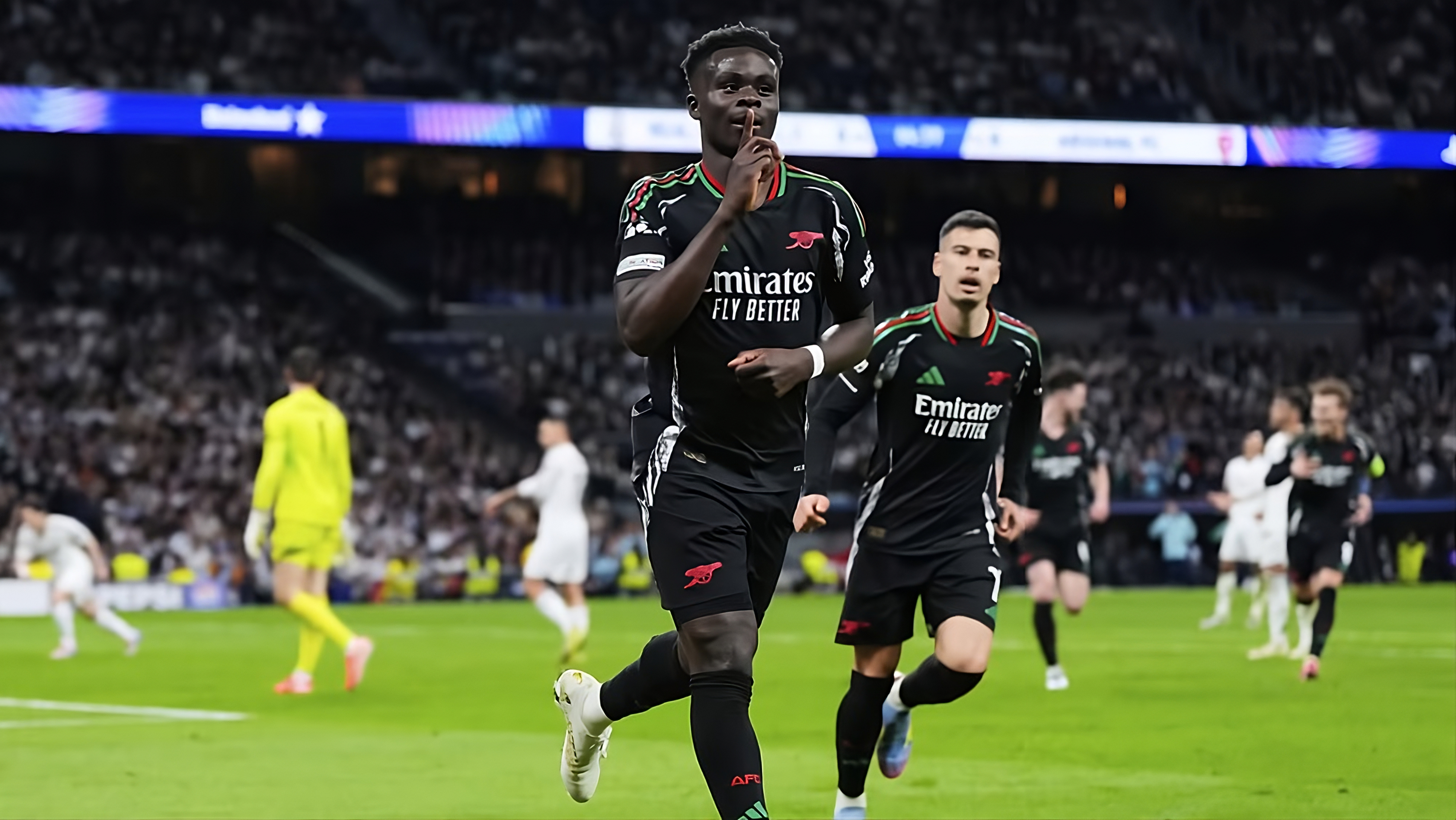 Bukayo Saka celebrating Arsenal's goal